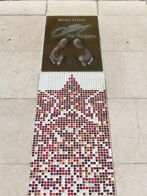 足球隊而言 足球隊而言